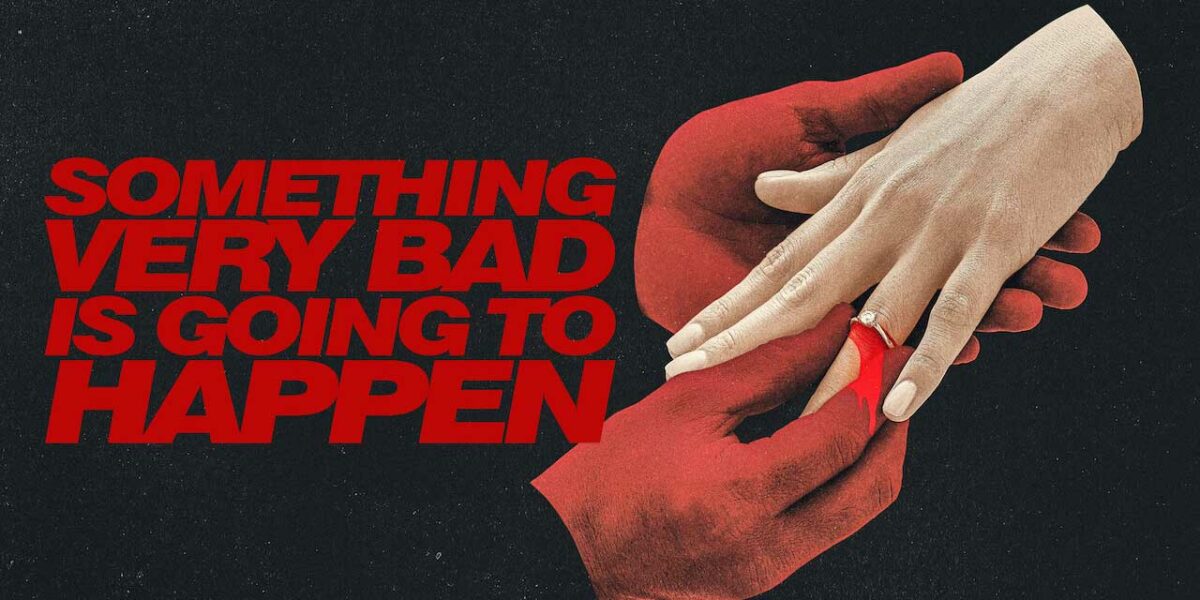 Le titre de la série écrit en majuscules rouges avec une paire de mains isolées rouges qui passe une bague ensanglantée au doigt d'une main isolée blanche.